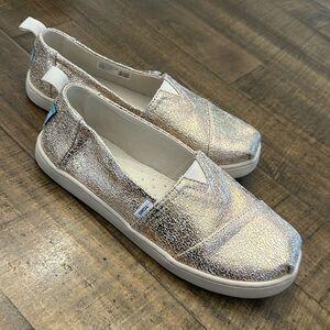 Girls Tom’s, never worn